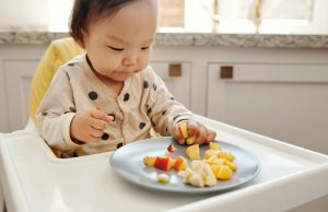 Tips Praktis Atasi Anak 1 Tahun Susah Makan agar Tumbuh Sehat dan Ceria Anak 1 tahun menolak makanan, menggeleng kepala saat sayur disodorkan.