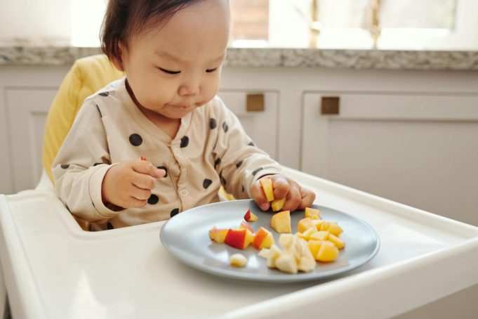 Tips Praktis Atasi Anak 1 Tahun Susah Makan agar Tumbuh Sehat dan Ceria Anak 1 tahun menolak makanan, menggeleng kepala saat sayur disodorkan.