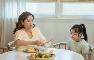 Kenapa Anak Susah Makan? Tips Praktis Mengatasi Tantangan Pola Makan Si Kecil Tips praktis mengatasi anak susah makan dengan strategi nutrisi, pola makan menyenangkan, dan dukungan orang tua