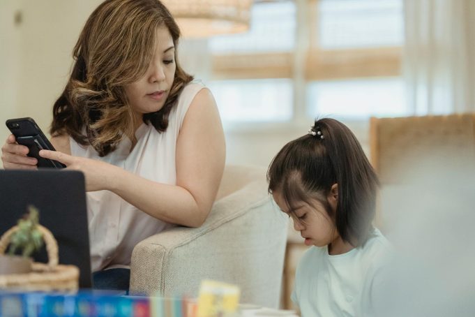 Mengatasi Hipnoterapi Anak Susah Makan, GTM, dan Tantrum Kecanduan Gadget di Lumajang: Solusi Praktis untuk Orang Tua Hipnoterapi untuk anak susah makan, atasi tantrum dan kecanduan gadget di Sidoarjo dengan terapi GTM