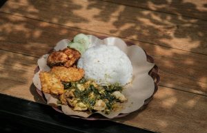Bahayakah Jika Anak Tidak Mau Makan Nasi? Ini Penjelasan Lengkap untuk Orang Tua Anak menolak makan nasi, terlihat mual dan muntah, menandakan masalah nafsu makan pada balita.