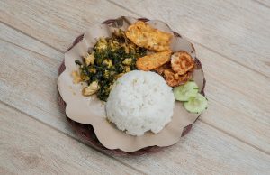 Terapi Anak Tidak Mau Makan Nasi: 7 Cara Ampuh Mengatasi Tantangan Makan di Rumah Tips praktis membuat anak 1 tahun suka makan nasi dengan variasi warna dan tekstur yang menarik