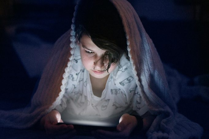 Solusi Hipnoterapi Anak Susah Makan dan Tantrum Kecanduan Gadget di Sidoarjo: Panduan Praktis GTM untuk Orang Tua