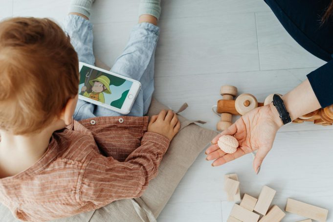 Solusi Hipnoterapi Anak Susah Makan dan Tantrum Karena Kecanduan Gadget di Lumajang dengan Metode GTM